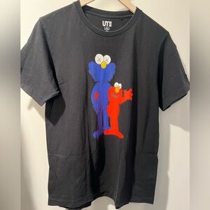 UT Graphic Tee with Elmo Character Print. Size M